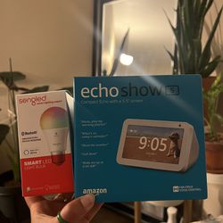 Echo Show 5 Bundle w/ Smart LED light Bulb 