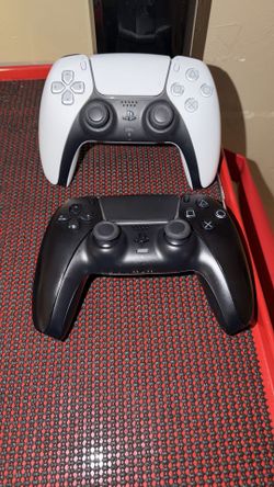 PS5 controllers