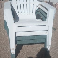 4 Patio Chairs 
