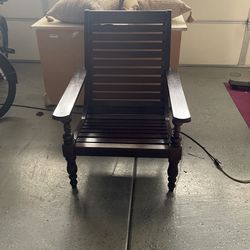 Solid wood lounge chair