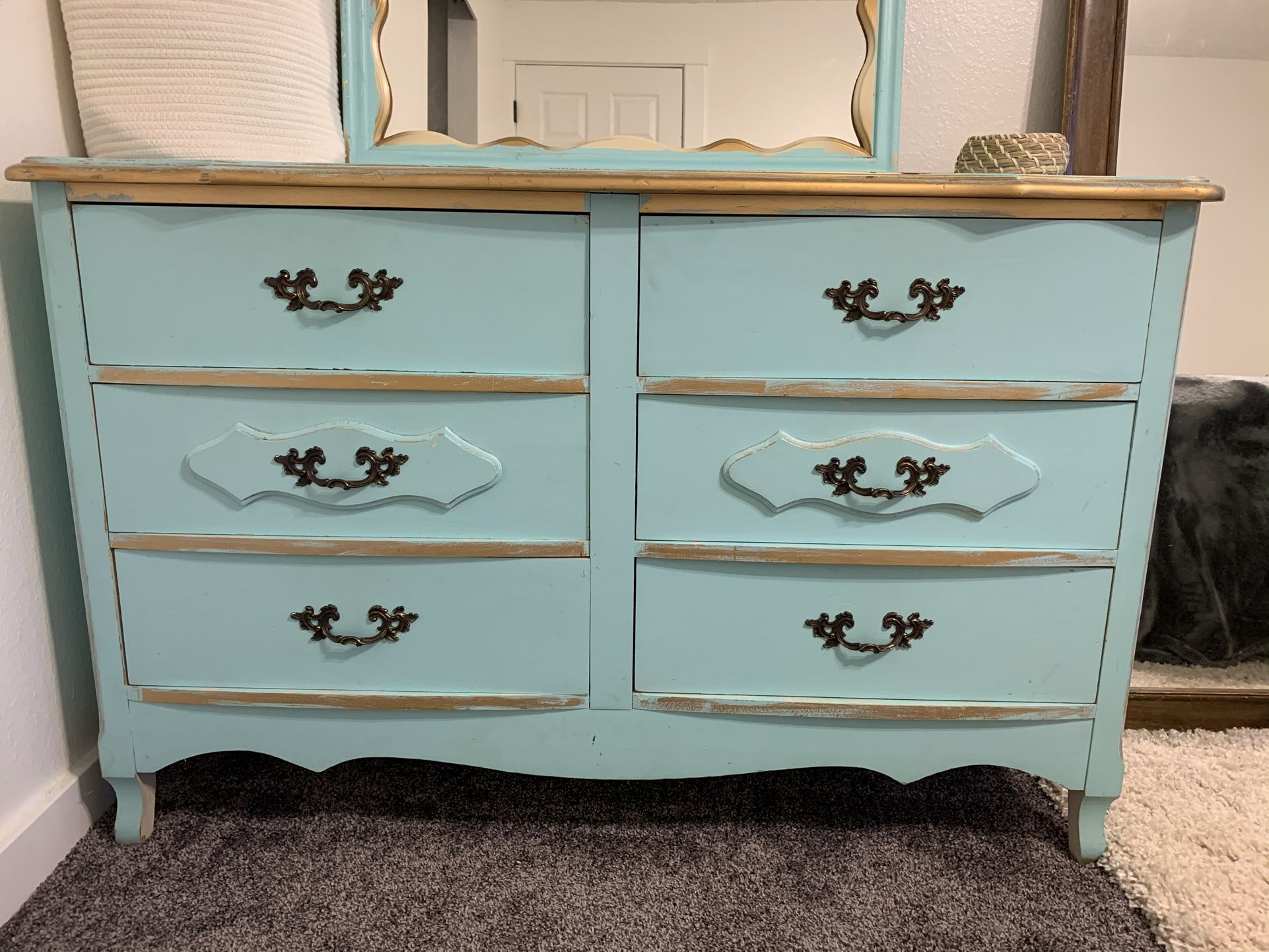 Vintage French Provincial 6-Drawer Dresser – Solid Wood – $145
