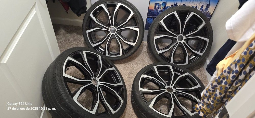 EN VENTA 4 AROS de 20" MEDIDAS 5x100, CON GOMAS ( RINES Y CAUCHOS), LOS AROS ESTAN RECIÉN PINTADOS. PRECIO 800$ UBICADOS en SAINT CLOUD ORLANDO FLORI