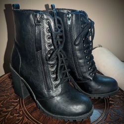 Women's size 6.5 black boots