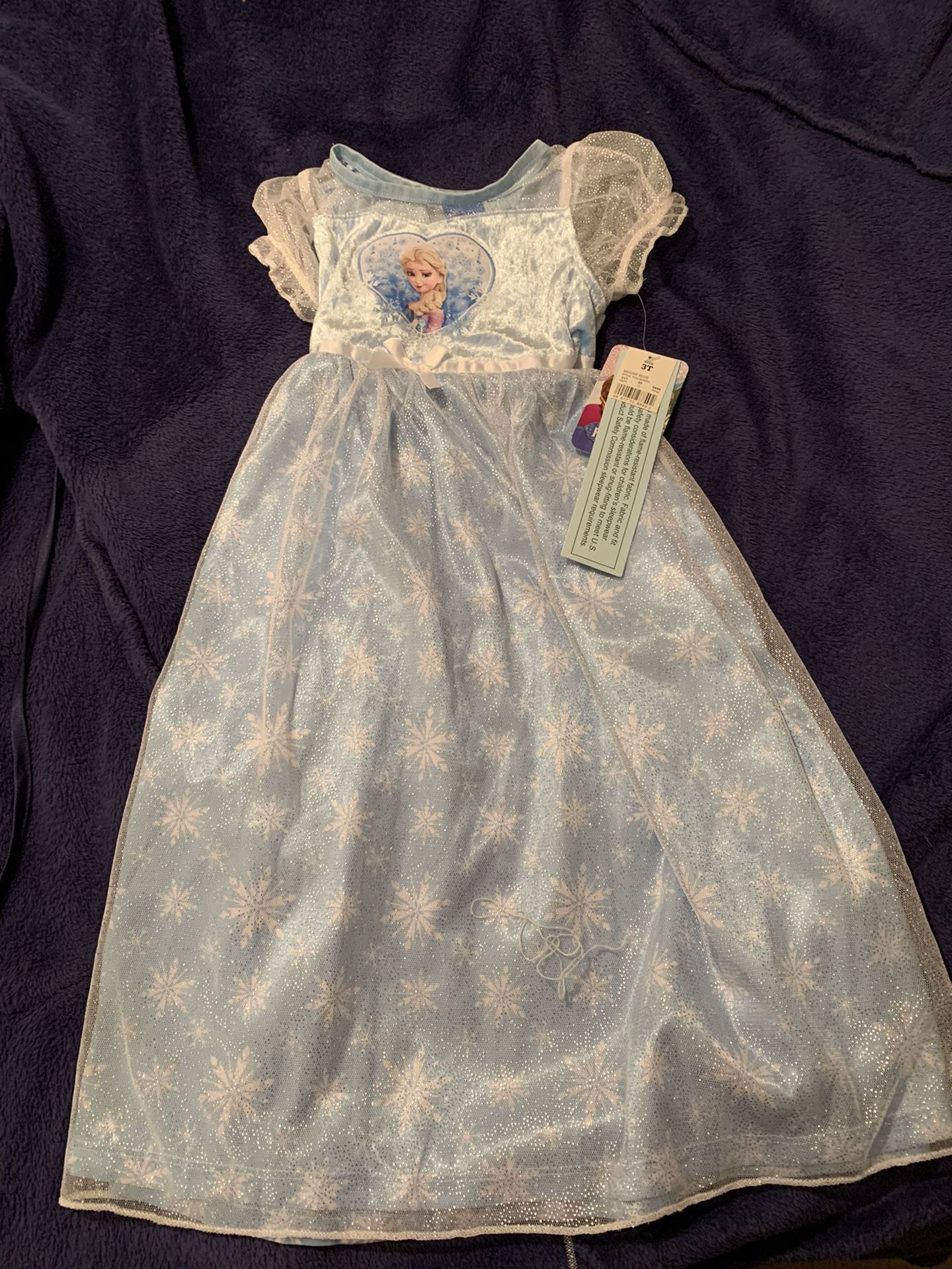 Brand new with tags size 3 Elsa costume/dress &10.00 obo