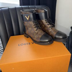 Louis Vuitton Boots😁 womens 7.5