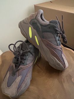 Yeezy Boost 700 size US 7