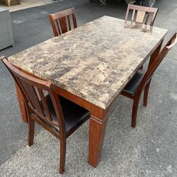 Mesa De Mármol Con 4 Sillas 
