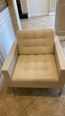 Knoll Studios executive guest chair