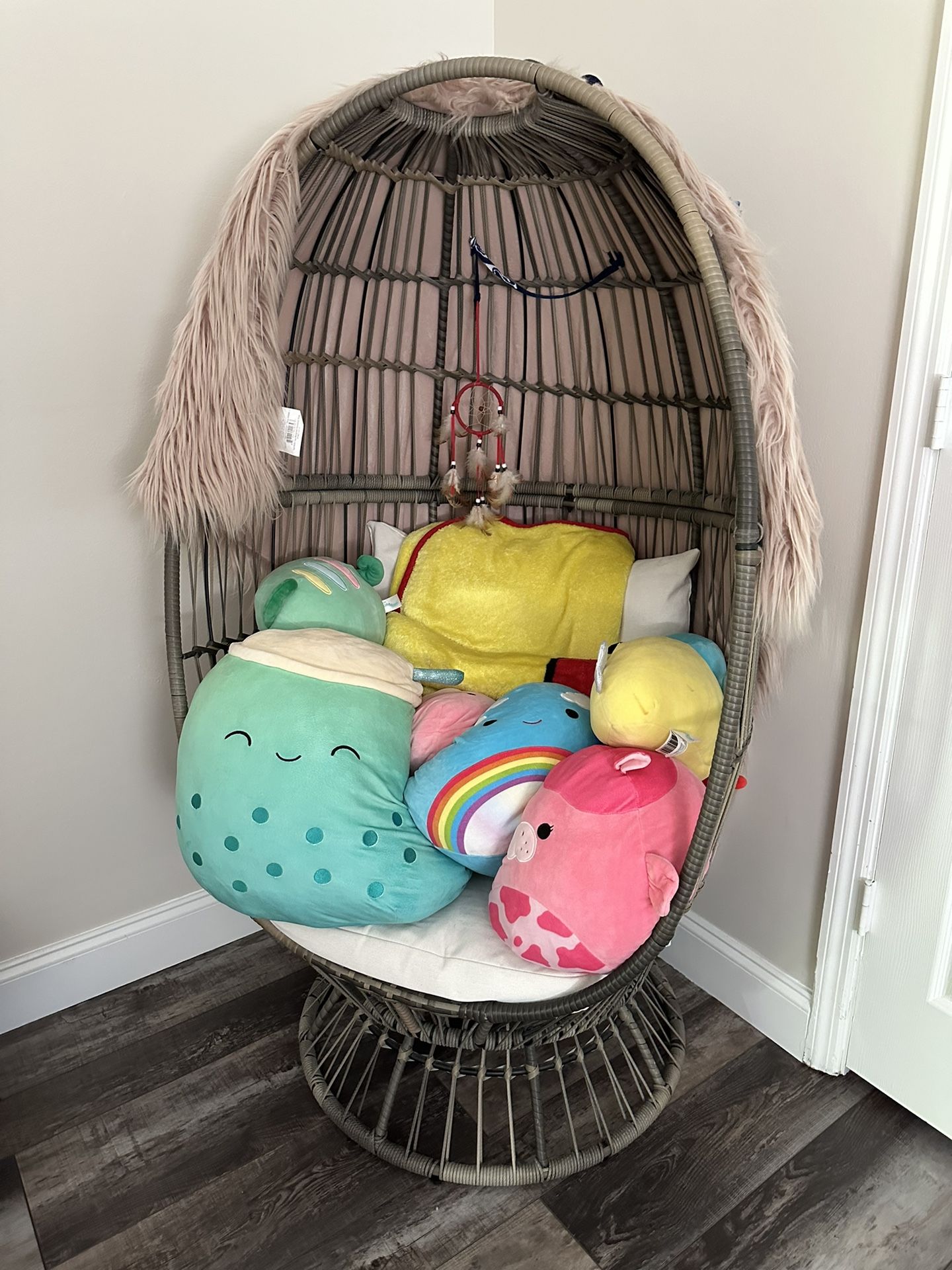 Girl Chairs And Dresser