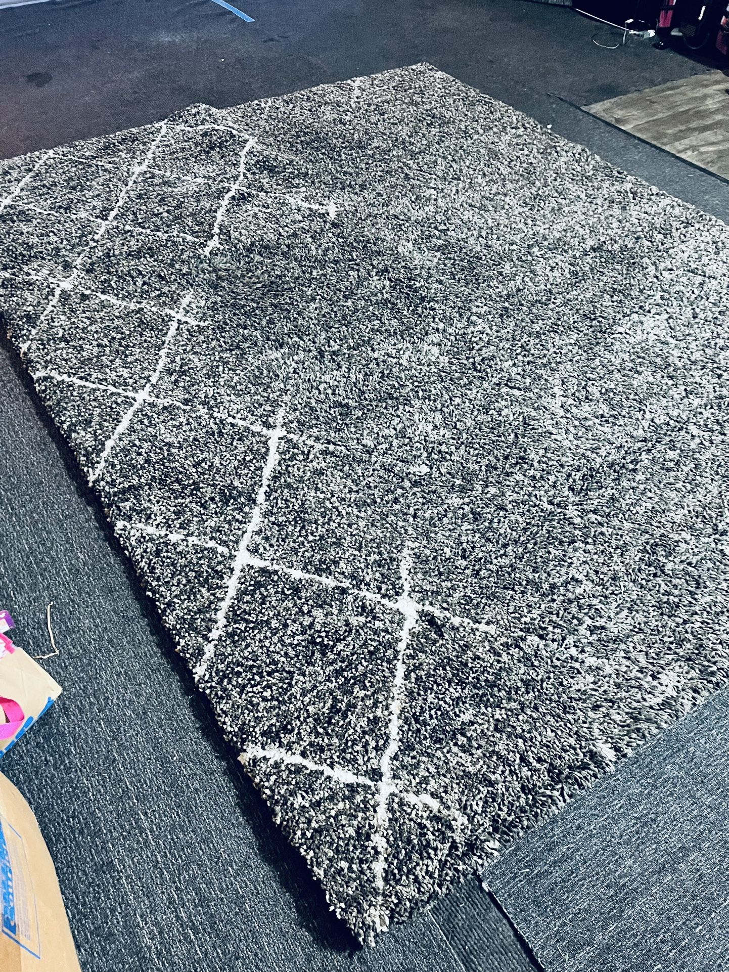 Bali Thomasville Tile Grey/Ivory Plush Shag Area Rug - 7'10 x 10' - Grey - Rectangle