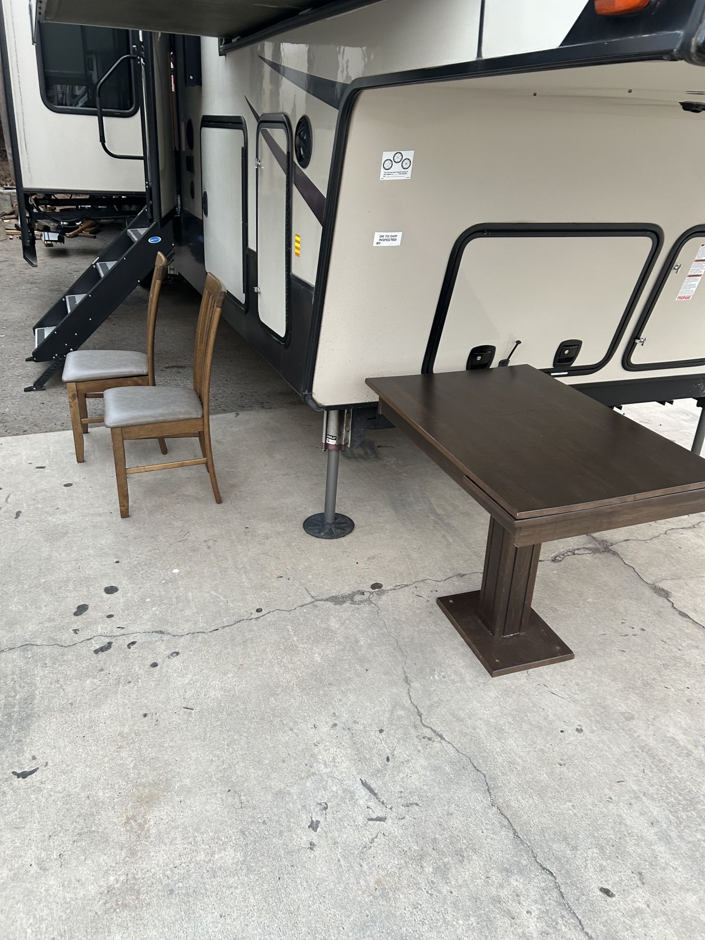 RV Dining Table & 4 Chairs