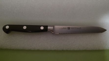 Zwilling J.A. Henckels Professional "S" 5-inch Serrated Utility Knife 31025-130
