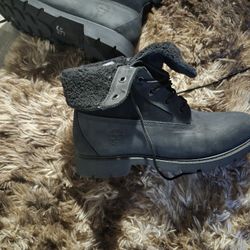 Brand NEW LADIES SIZE 8 1/2 TIMBERLIN BOOTS!!