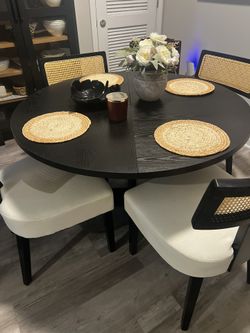 Dinning Table With 4 Chairs New