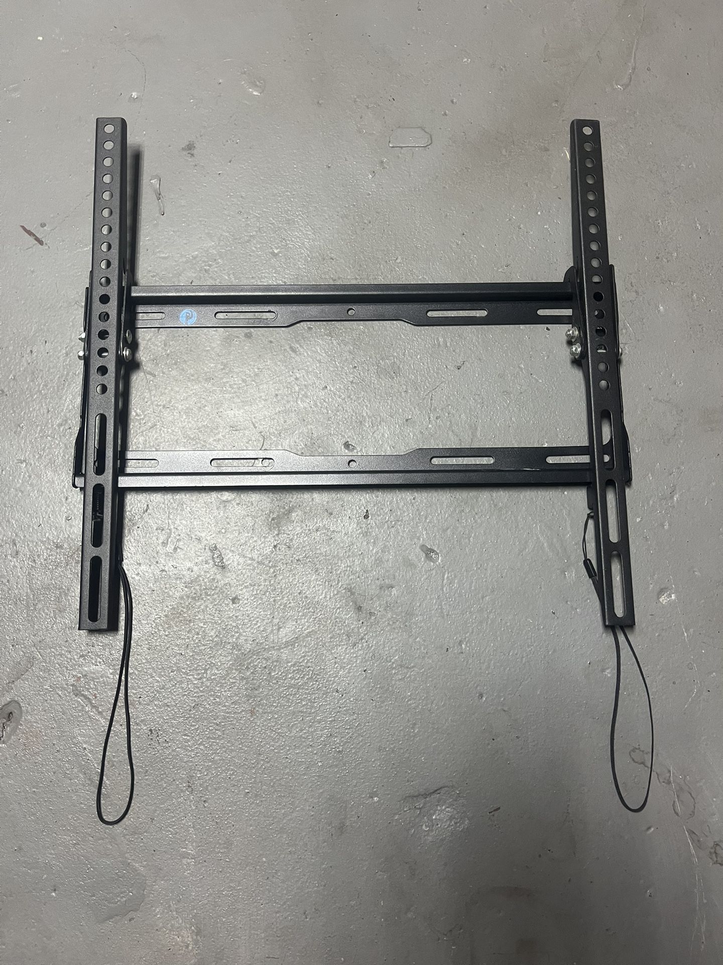 TV WALL MOUNT 32” TO 65”