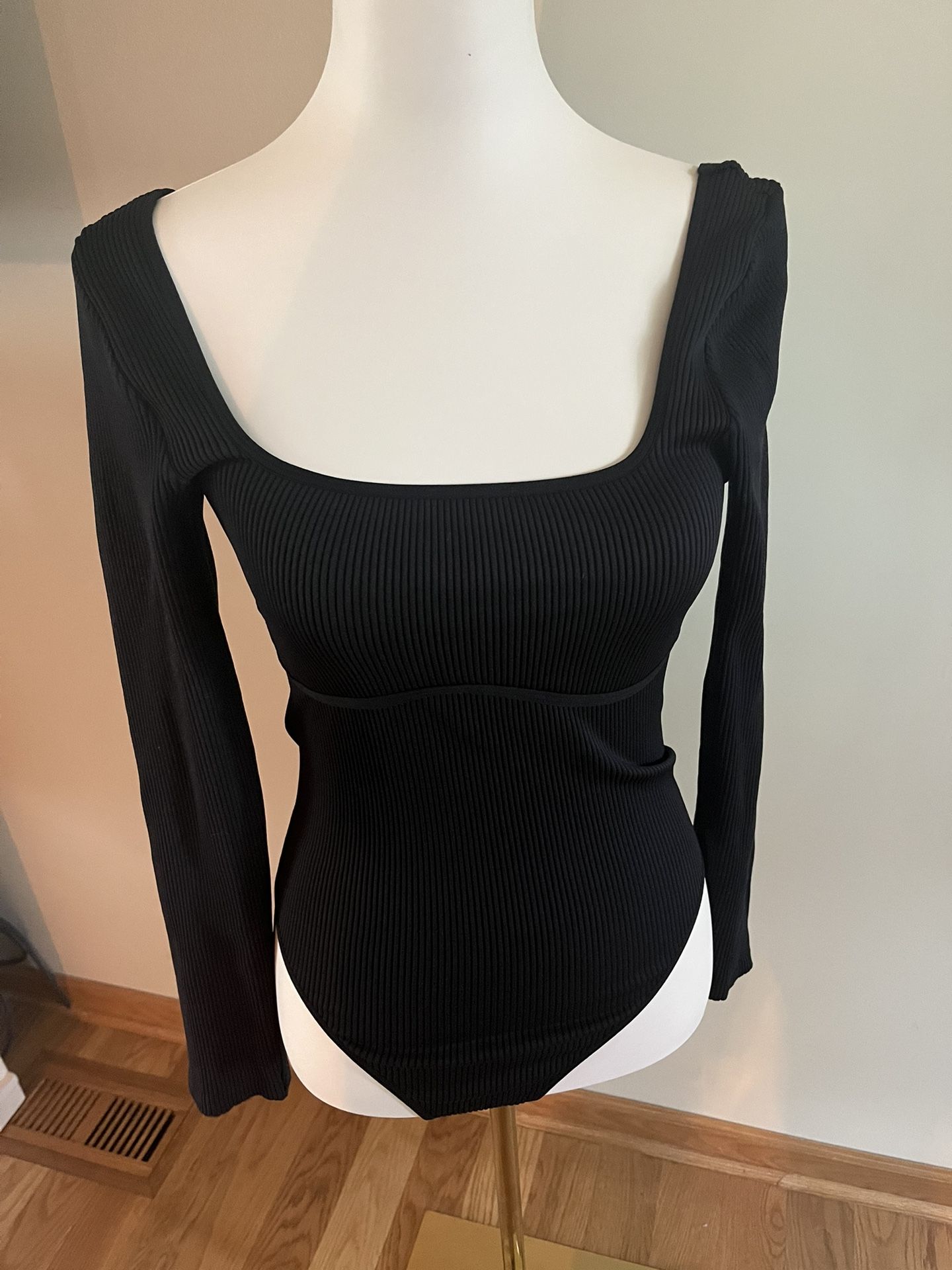 PINK Victoria’s Secret SEAMLESS RIB LONG-SLEEVE BODYSUIT NWT