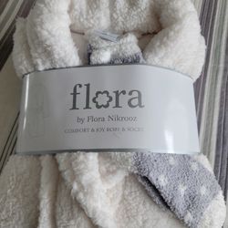 Fuzzy Short Robe. Large/xl With Socks