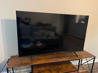 Hisense 65” QLED Smart TV (Model 65QD65NF) – Excellent Condition