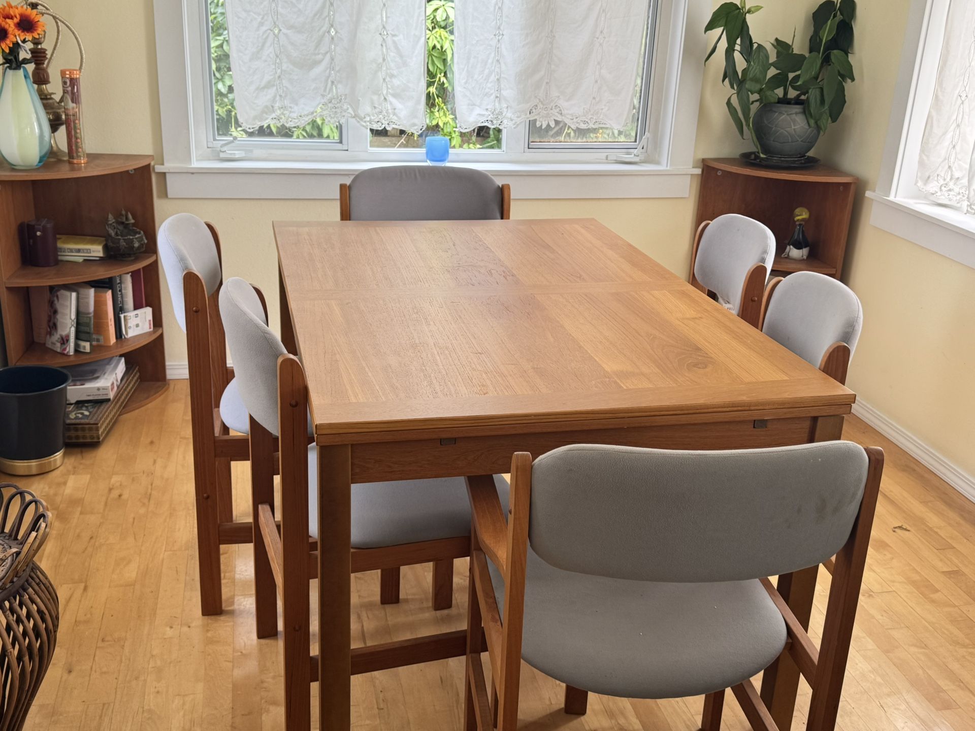 Extendable Dining Tabl