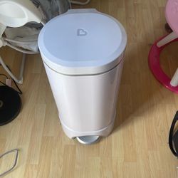 Munchkin Diaper Pail