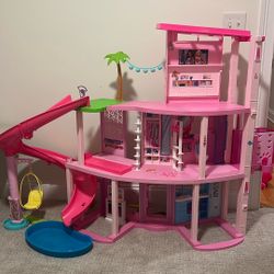 Barbie Dreamhouse Pool Party