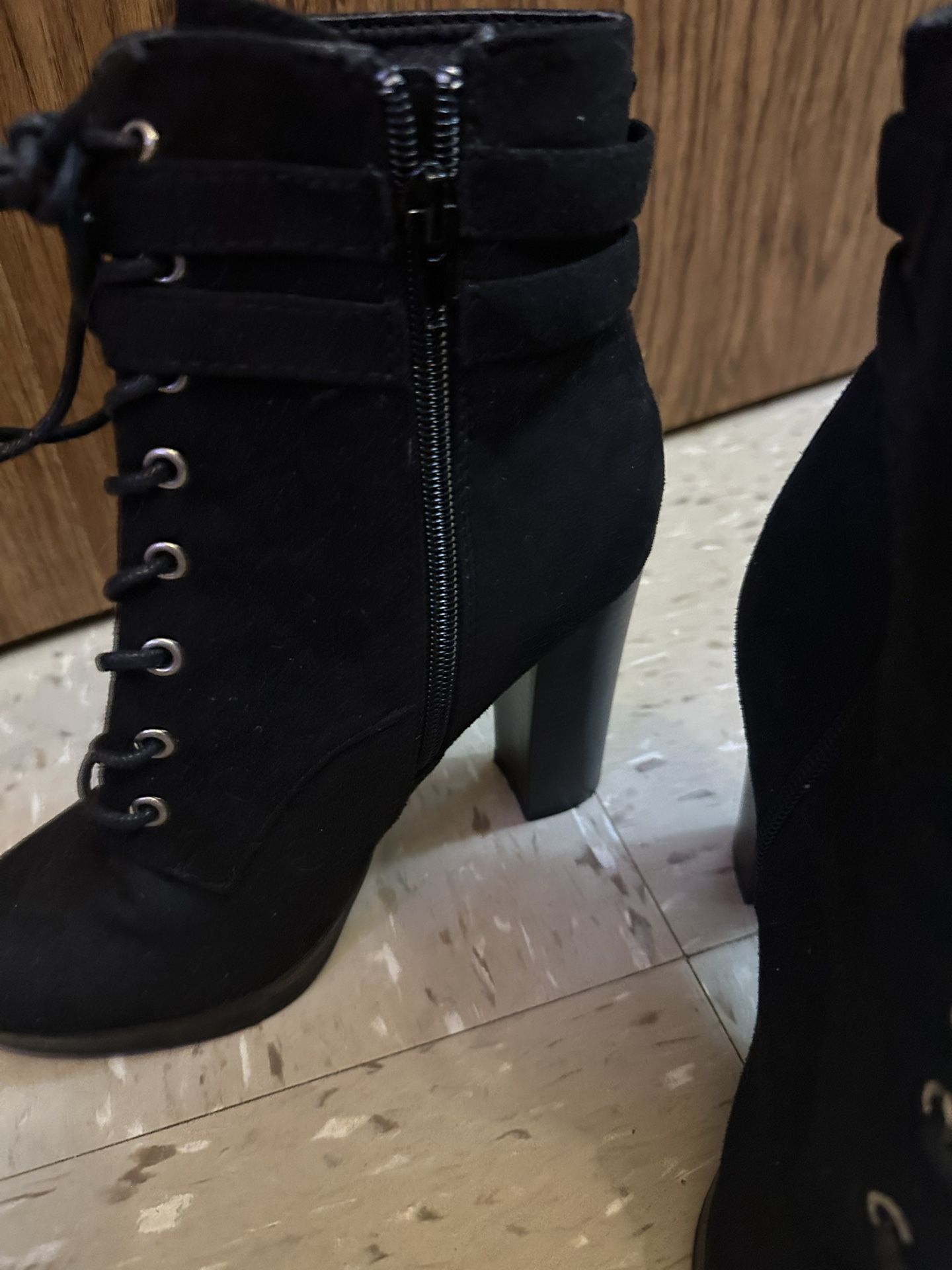 3 Style Boot Size 5.5 Two Boot Are New