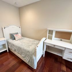 Pottery Barn Twin Bundle Bed Set