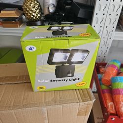 1000 Lumen Solar Security Light