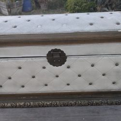 Vintage Upholstered Tufted Storage Chest 18.5"x13.5" Missing Handles - Condition Issues