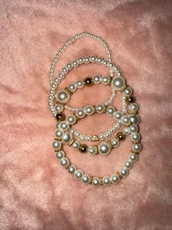 Pearl bracelets set