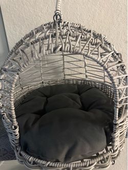 Modern Circular Faux Wicker Pet Bed with Machine-Washable Cushion