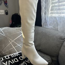 White Women Boots 7 1/2