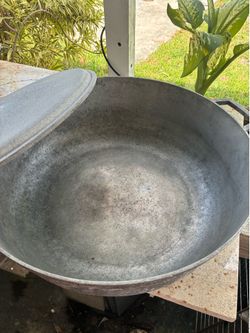 Big pot for you to cook 👩‍🍳