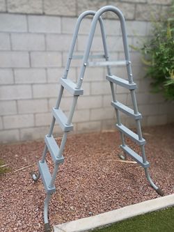 4 step pool ladder perfect condition 5'