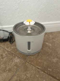 Cat/dog water fountain