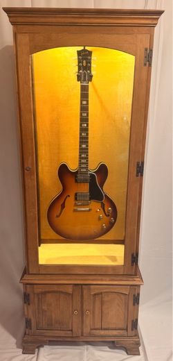Custom Single Guitar Display Humidifier