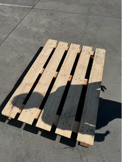 Set of 2 wood pallets