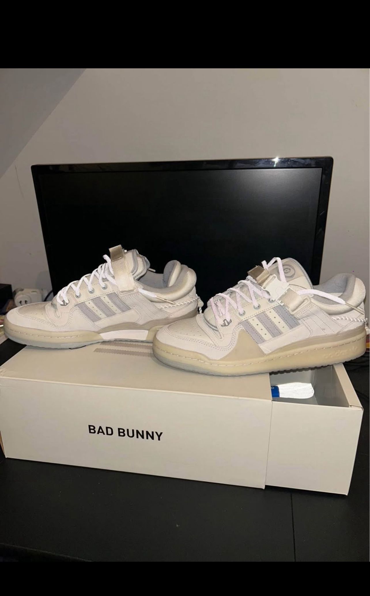 10.5 US M - ADIDAS FORUM LOW BUCKLE - BAD BUNNY