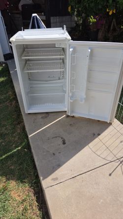 Mini refrigerator