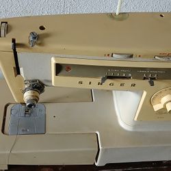 Singer Sewing Machine 