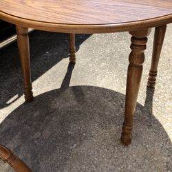 Vintage style leaf table and chairs