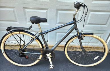 700c Hybrid/Comfort Aluminum Bike