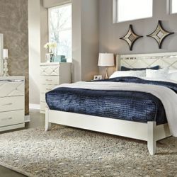 Dreamur Champagne Panel Bedroom Set

