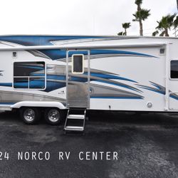 NICE 2009 Weekend Warrior Wide Lite WLFS 2600 TOY HAULER