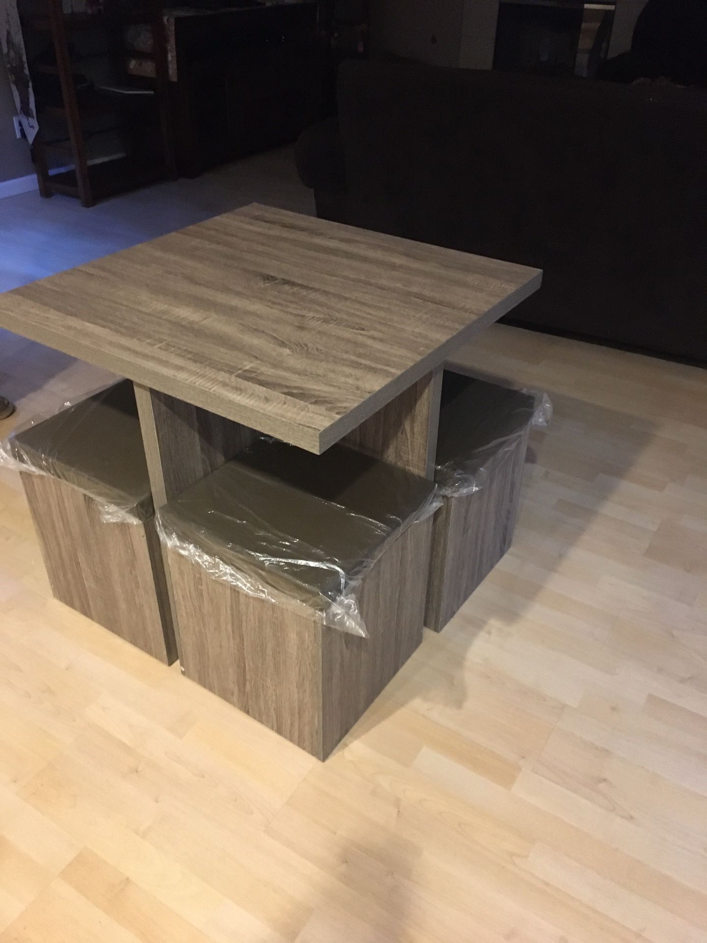 Small table for 4 32x32 table
