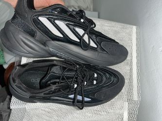 Adidas Azaleia Size 8