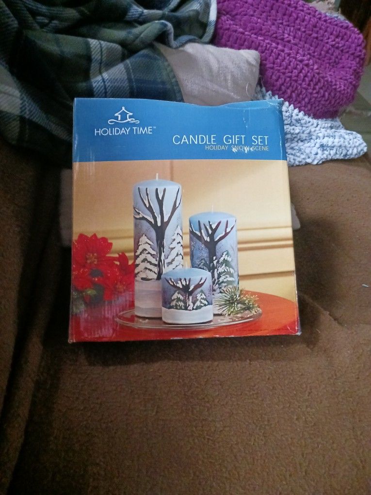 Brand New Snow Scene Candel Gift Set