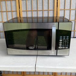 Gd. Cond. Oster 900 Watts Microwave Oven