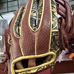 De Oro 11.75” Glove 