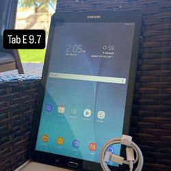 Samsung Tab E 9.7! Big Screen - Like New 